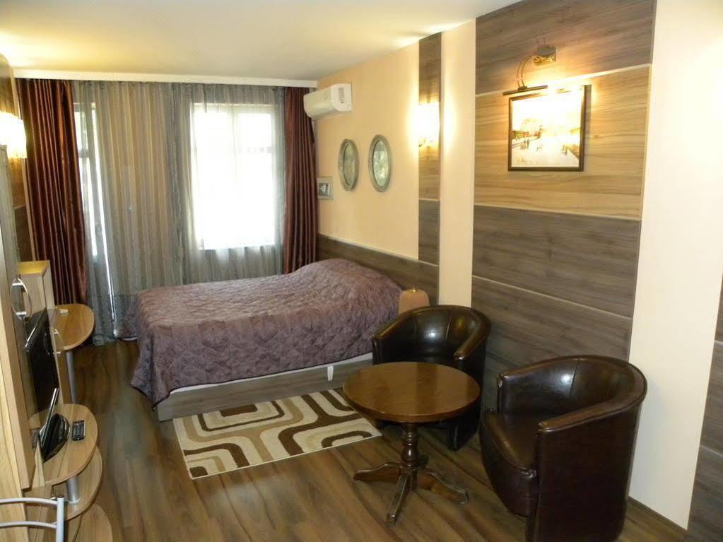 Three Dolphins Hotel With Rooftop Terracе Βάρνα Εξωτερικό φωτογραφία